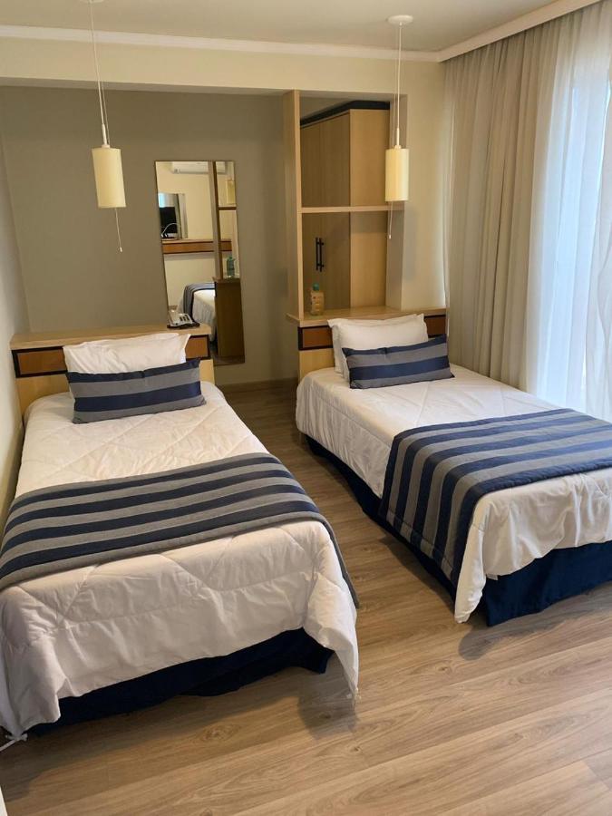 Quarto Twin Standard