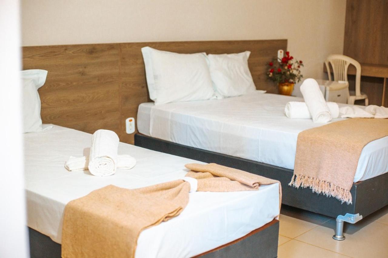 Quarto Triplo com Vista Piscina