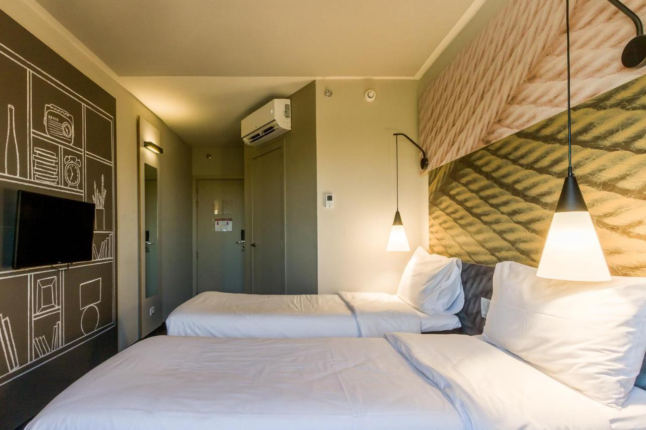 Quarto Twin Standard