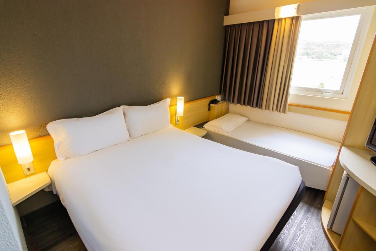 Standard  Room with 1 Double bed and 1 Small bed