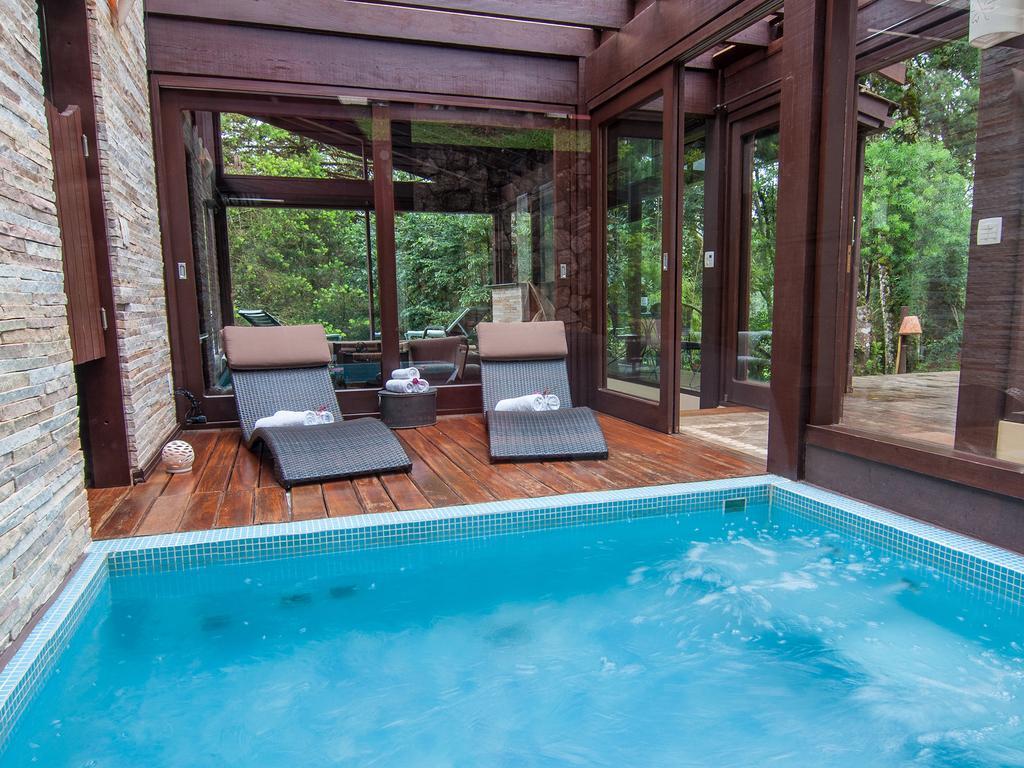 Chalé com Piscina Privada