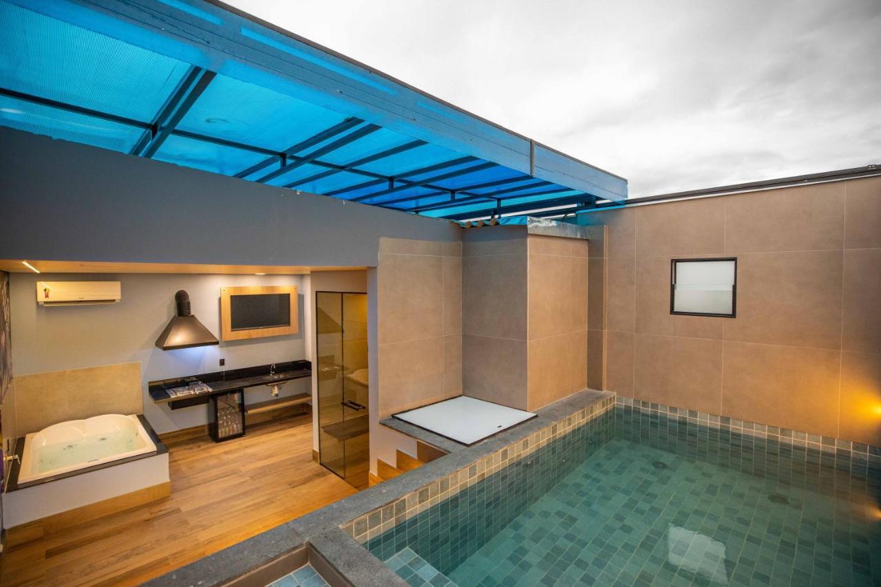Suite com Piscina Privativa