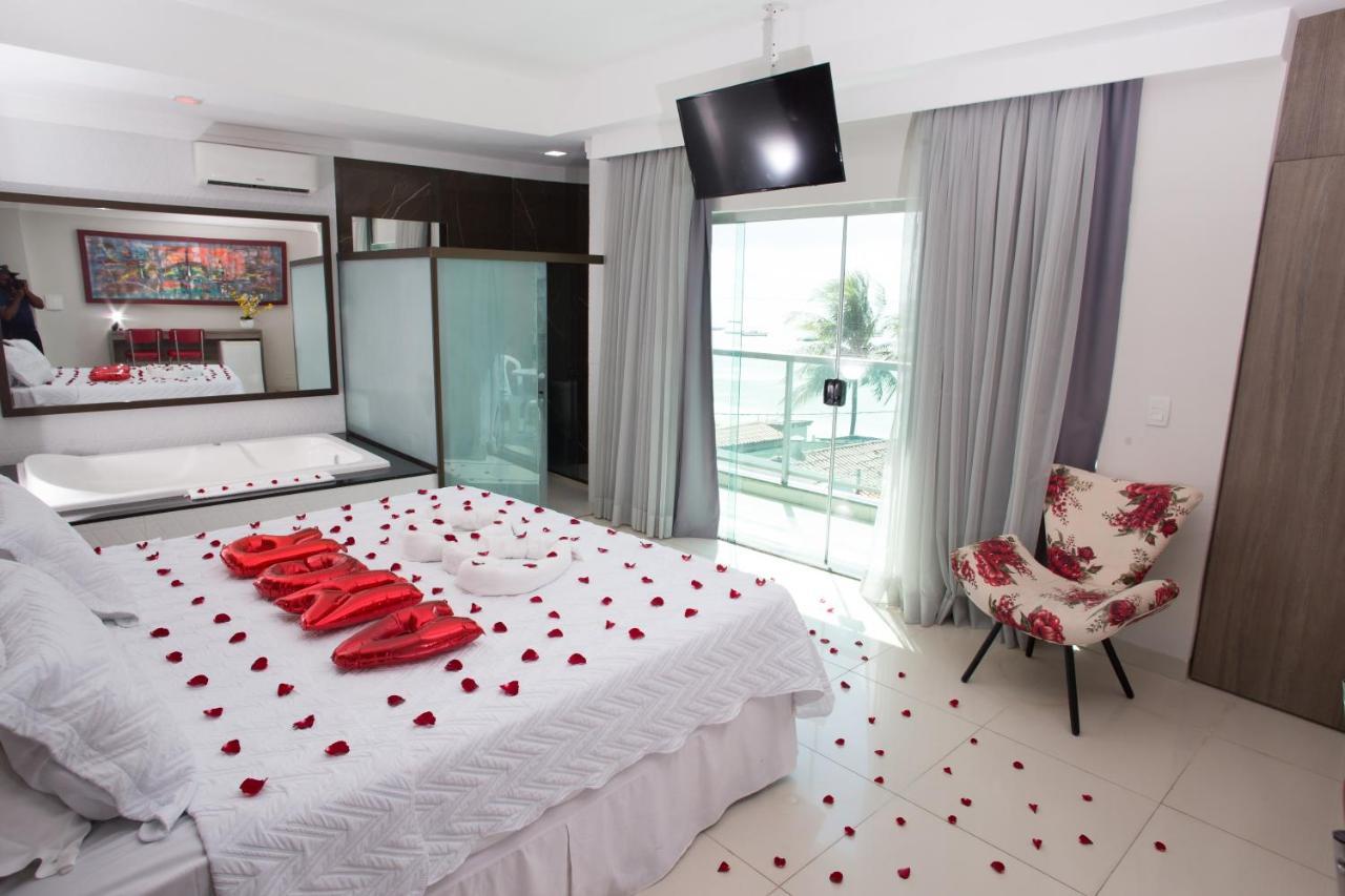 Suite de Luxo com Banheira de Hidromassagem