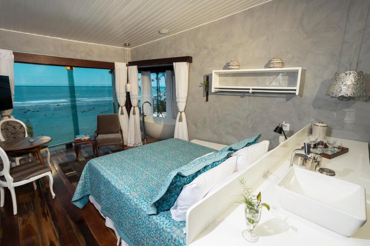 Suite con cama extragrande y vistas al mar