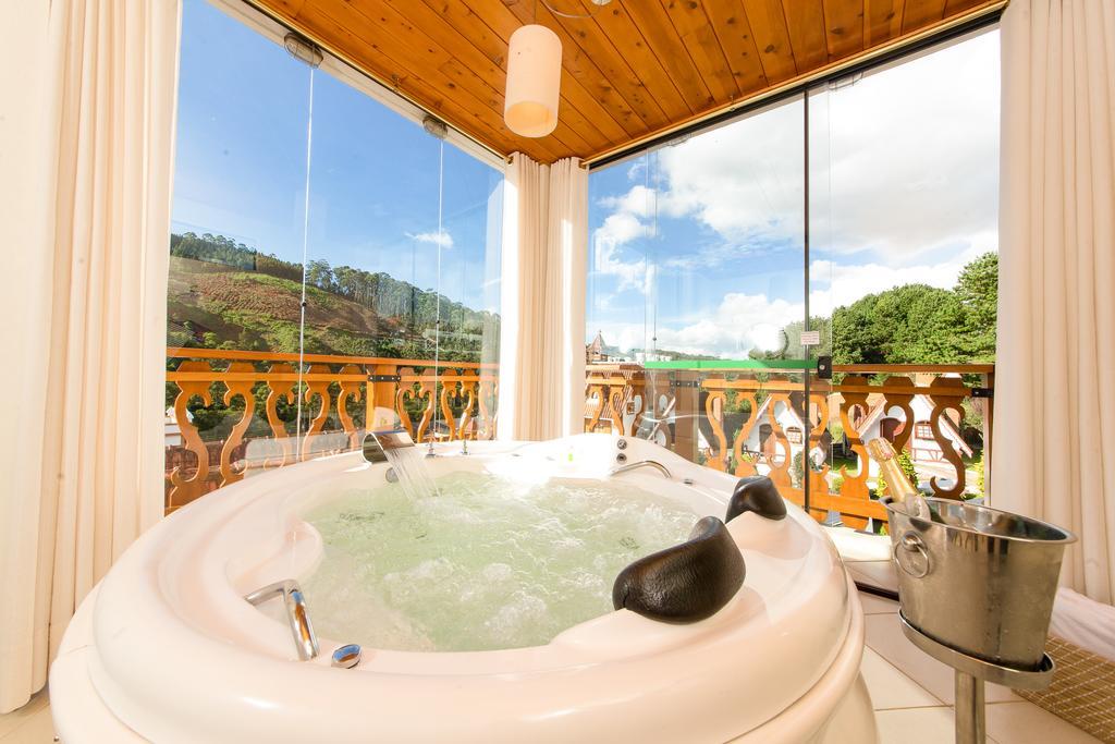 Quarto Prime Dúplex com Banheira de Hidromassagem