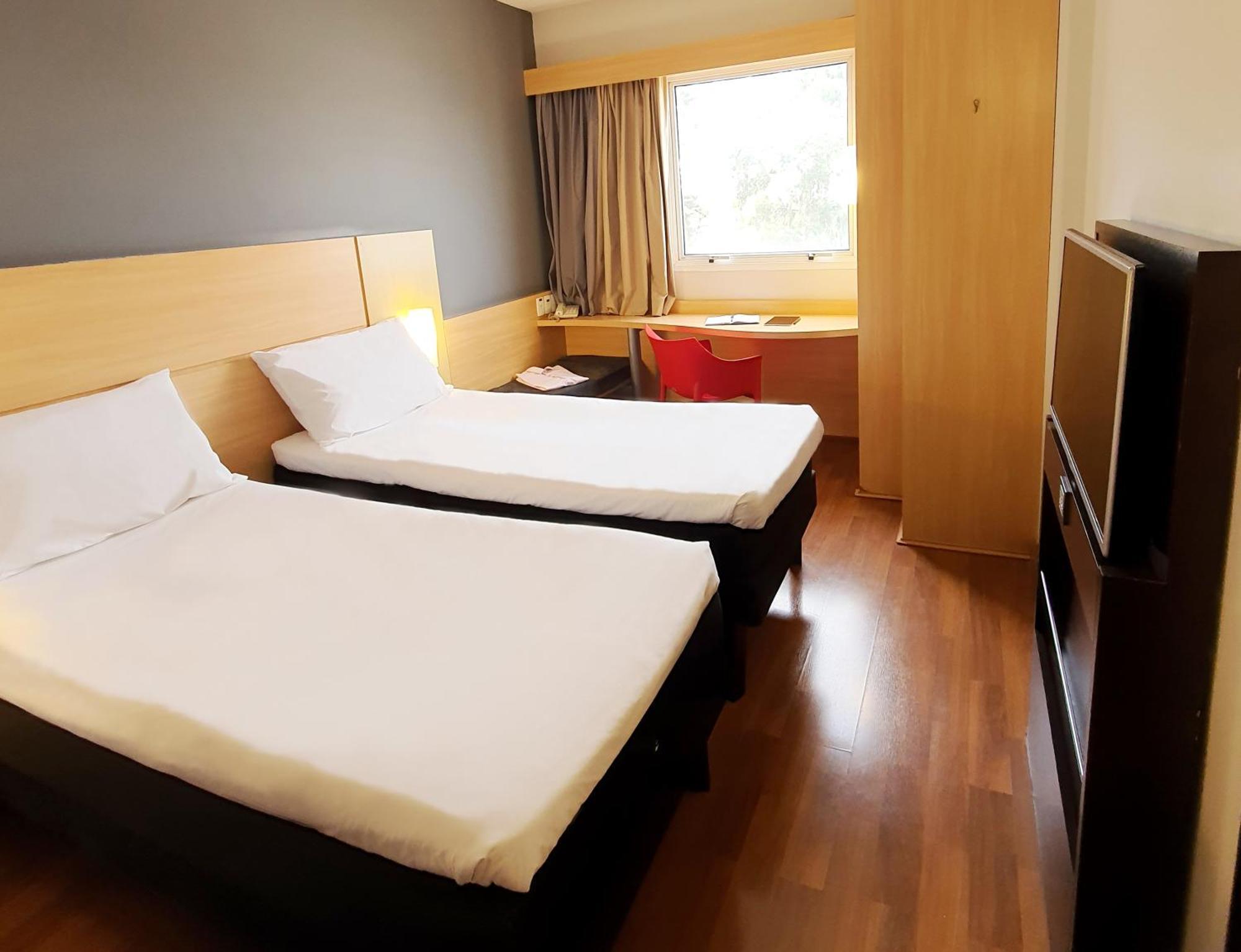 Quarto Twin Standard