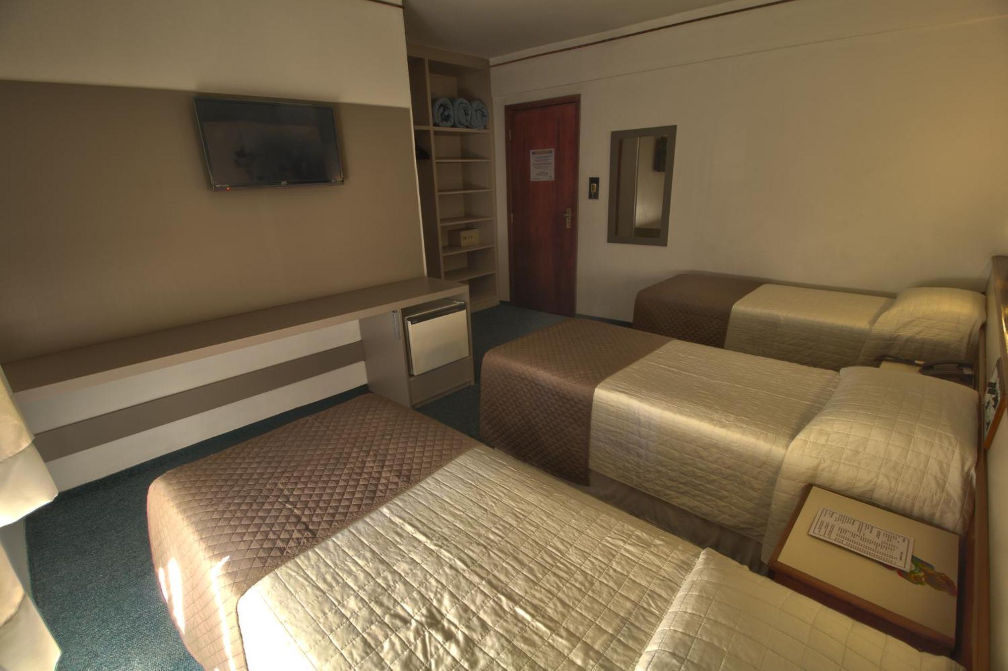 Quarto Triplo com 3 Camas Individuais