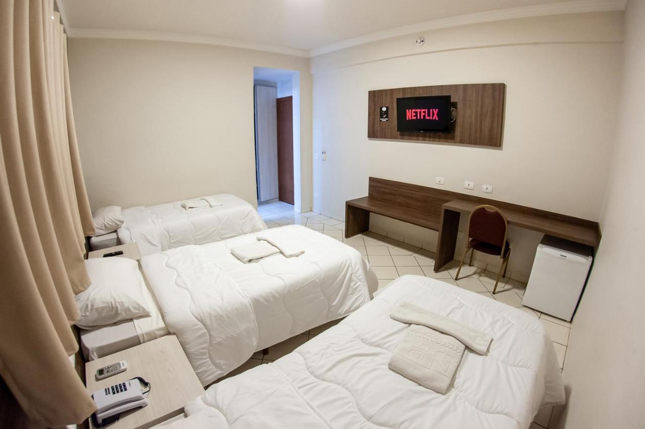 Quarto Triplo com 3 Camas Individuais