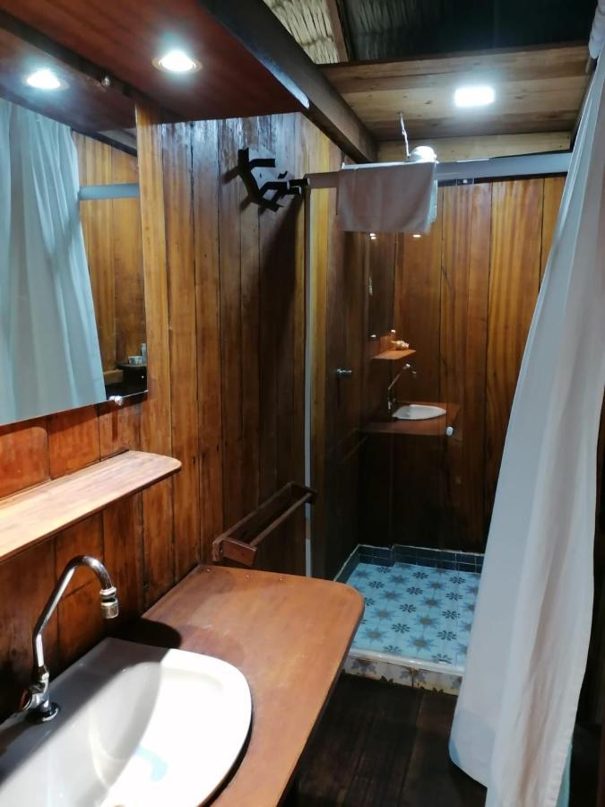 Quarto Quádruplo com Vista Lago