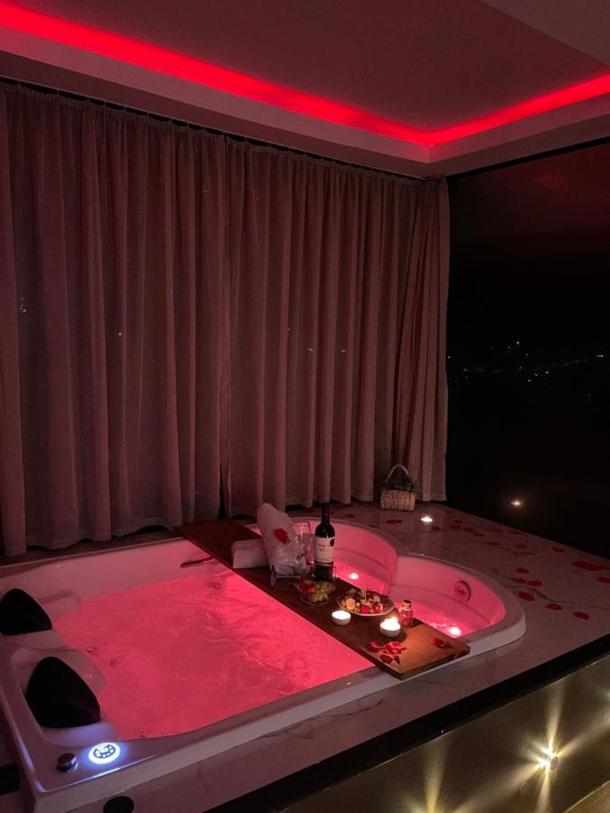 Suite King com Banheira de Hidromassagem