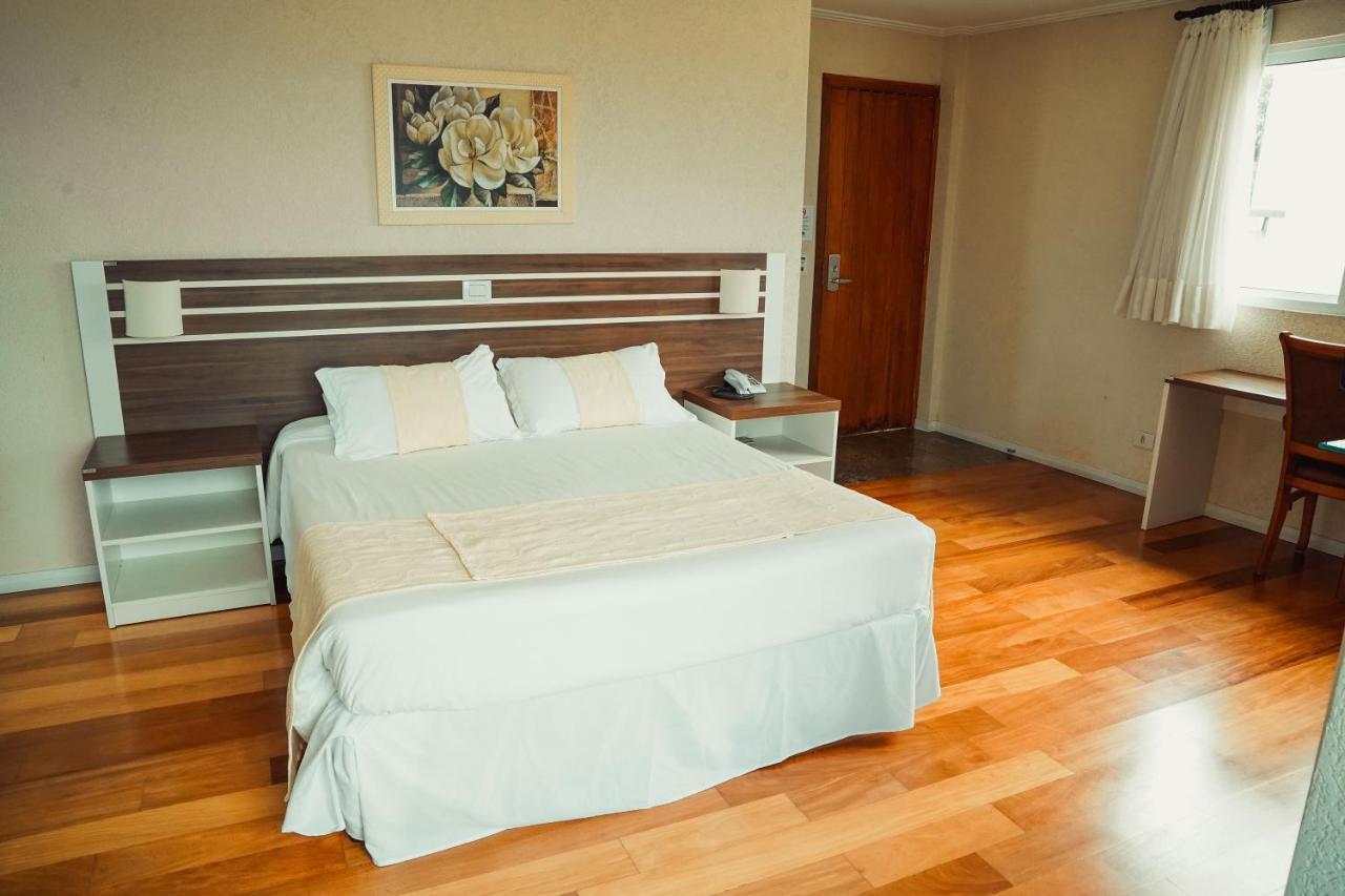 Suite Queen com Banheira de Hidromassagem