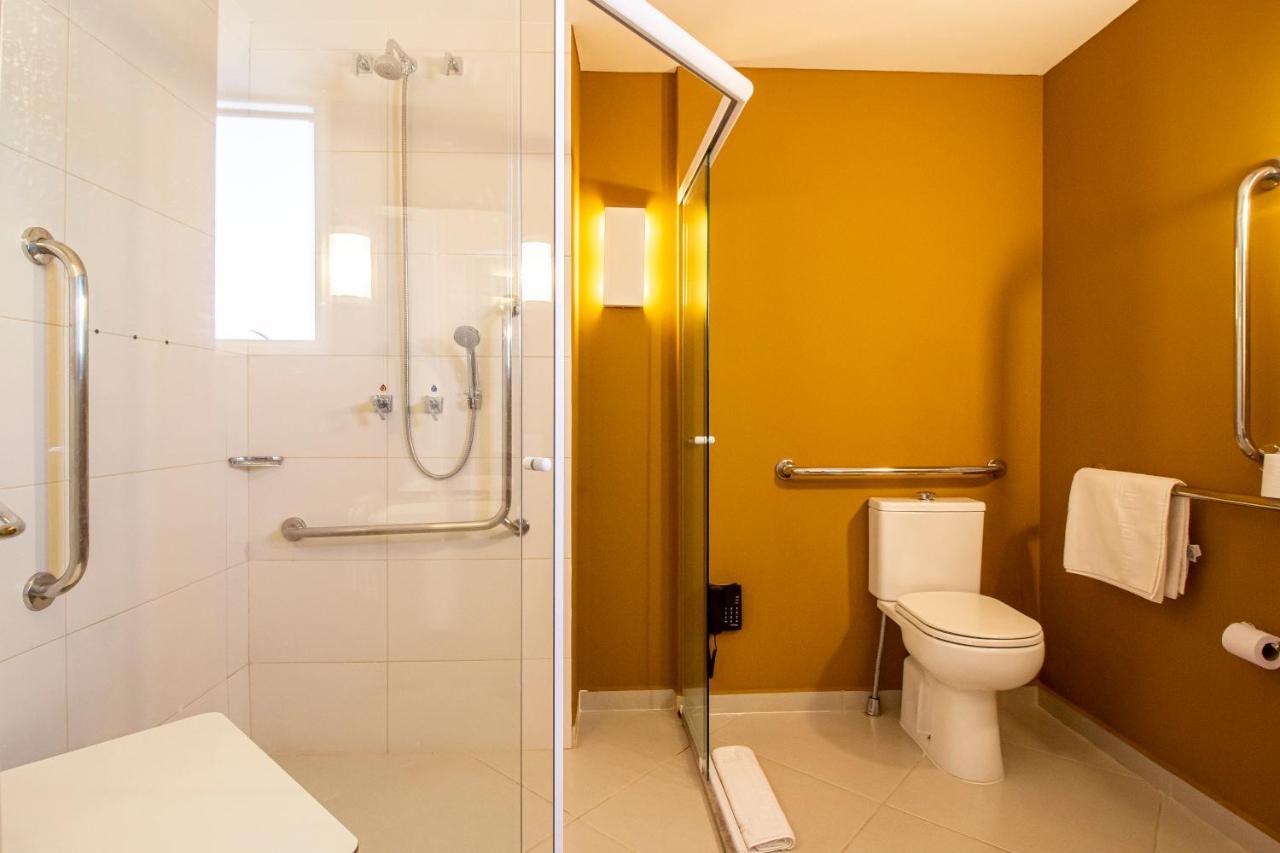 Quarto com Cama King-size - Acesso a Pessoas com Mobilidade Condicionada