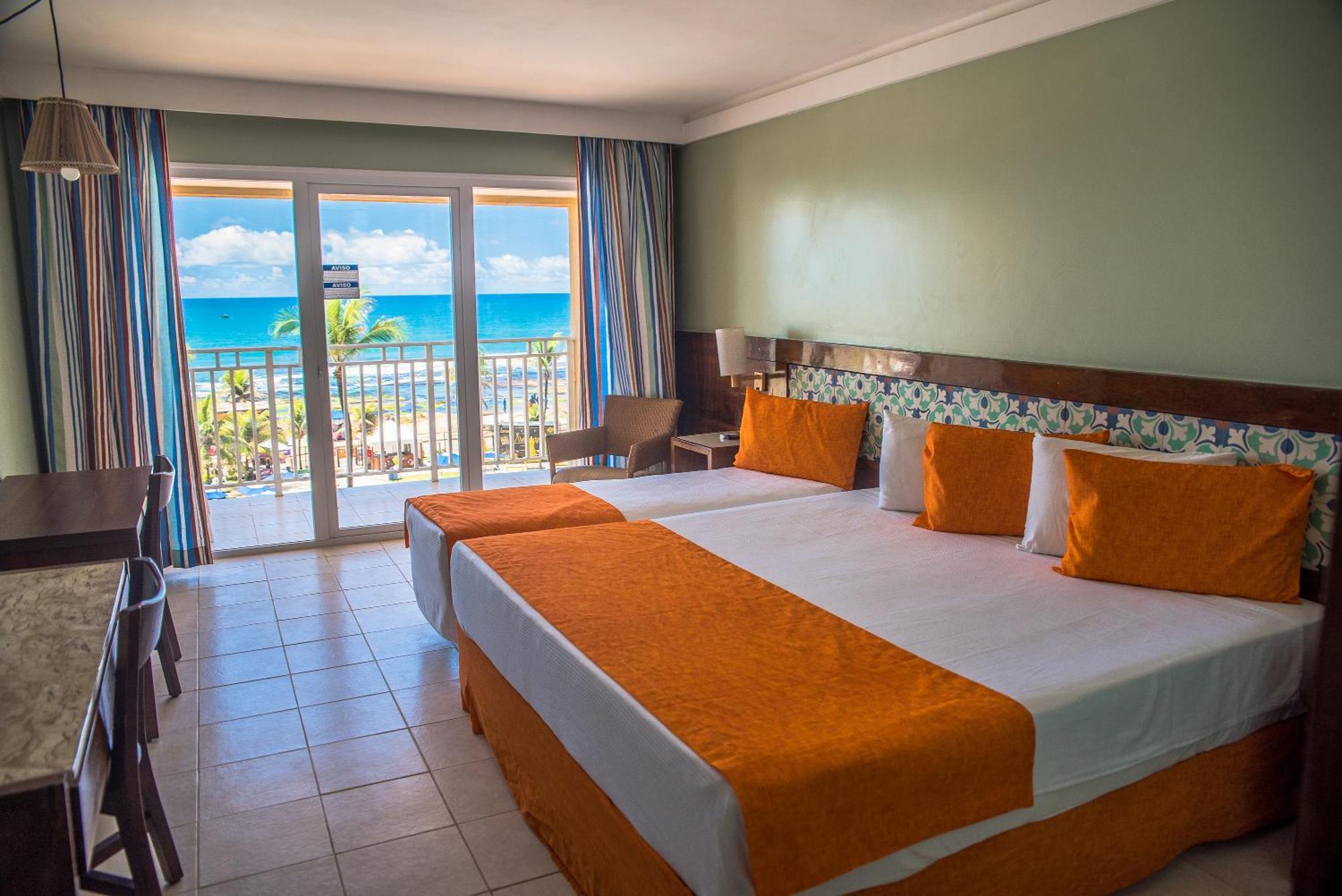 Quarto Triplo Deluxe com Vista Mar