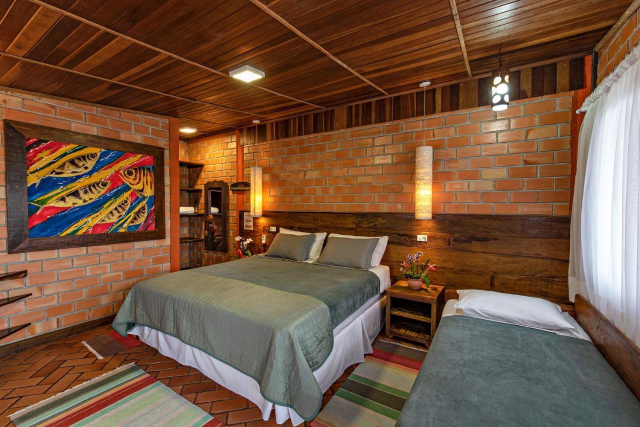 Quarto Duplo Clássico com Vista Jardim