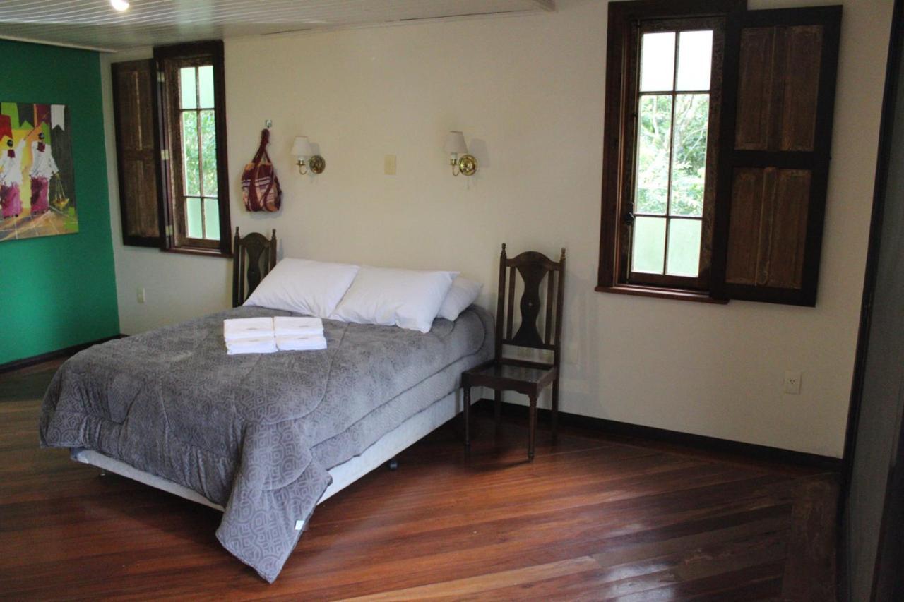 Quarto Deluxe (2 Adultos + 1 Criança)