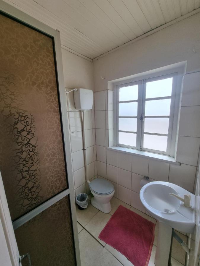 Apartment Shower,1312927183:JPEG