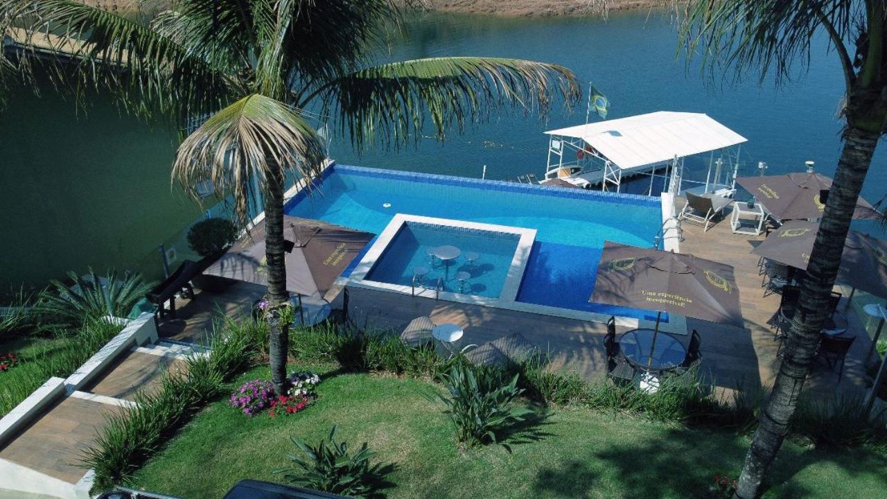 Quarto Familiar com Vista Lago