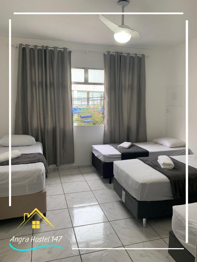 Cama num Dormitório Misto com 4 Camas