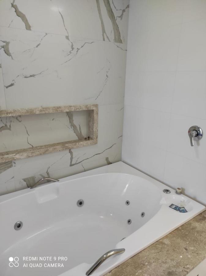 Suite Deluxe com Banheira de Hidromassagem