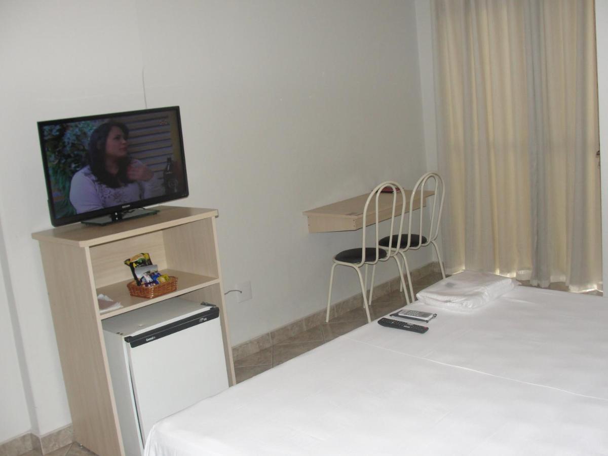Quarto Duplo com Cama de Casal e Ar Condicionado