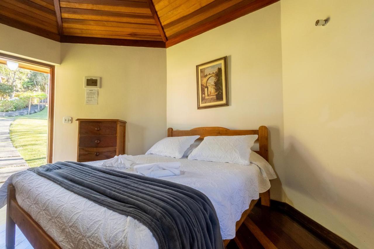 Quarto Duplo com Vista Jardim