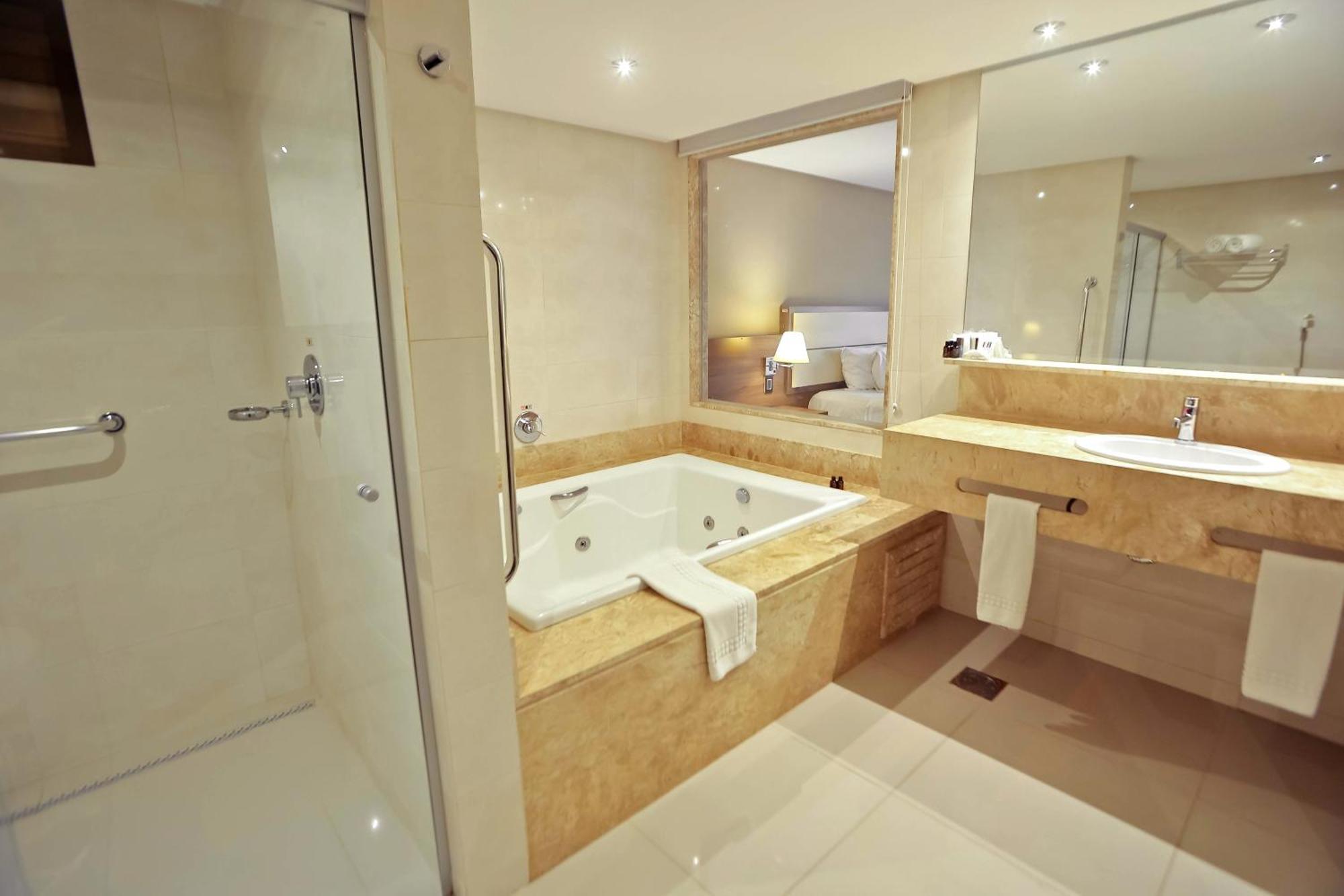 Suite with Hot Tub