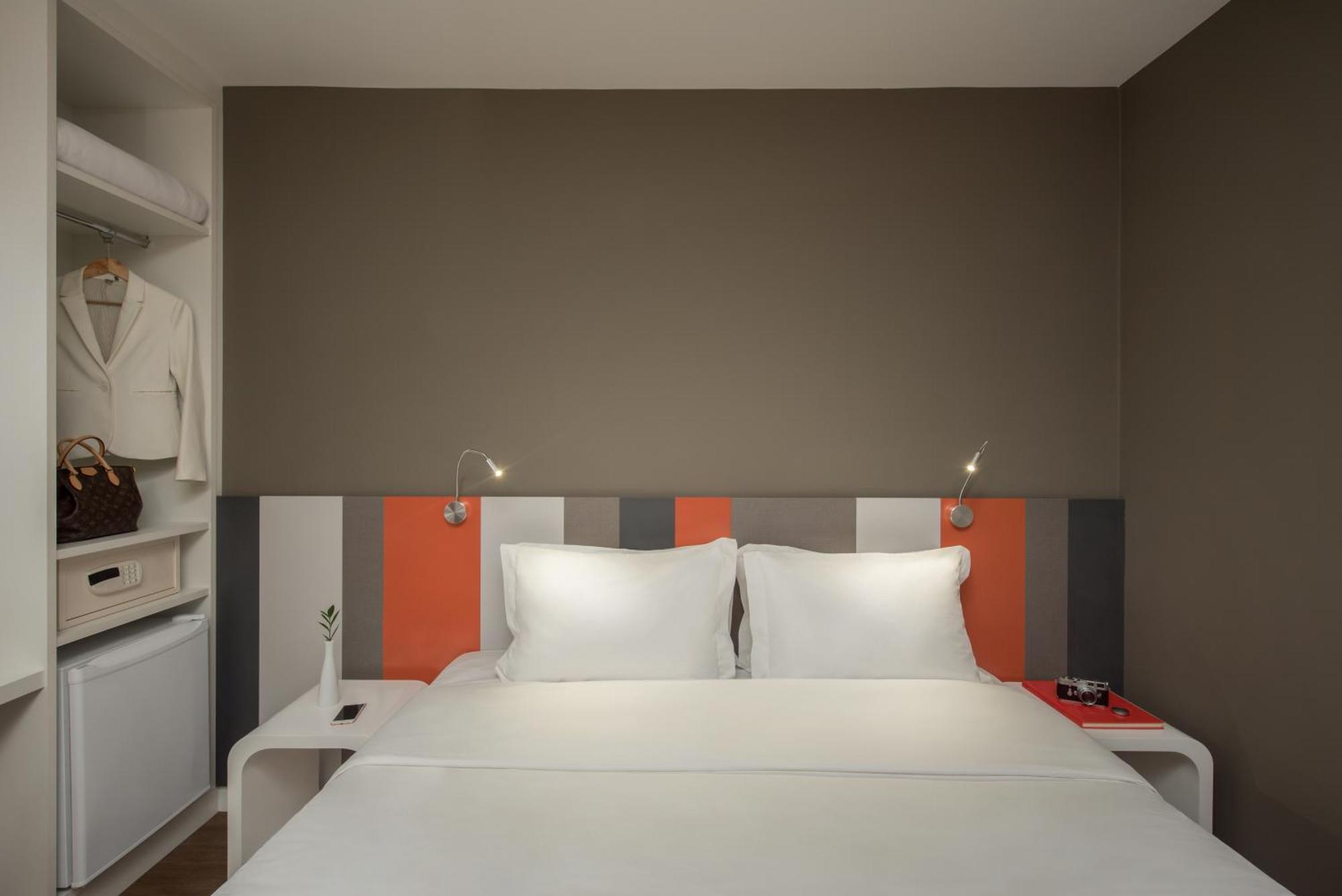 Deluxe Double 1 Queen Bed