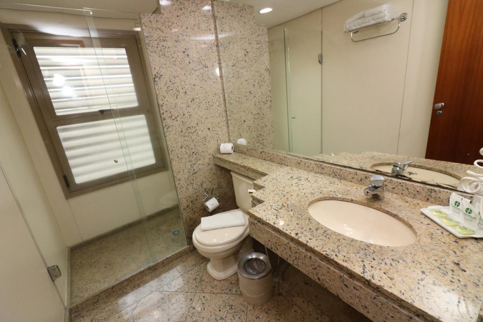 Quarto Triplo Executivo com 3 Camas Individuais