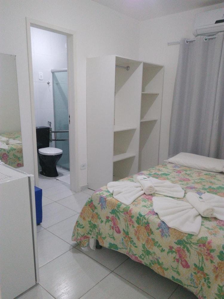 Quarto Duplo com Casa de Banho Privativa