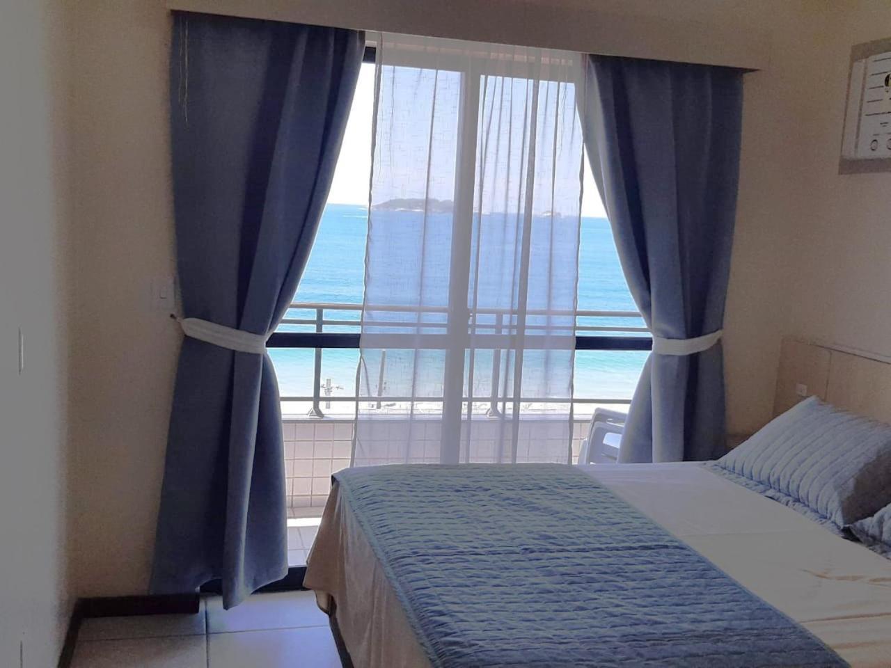 Apartamento com Varanda e Vista Mar Frontal