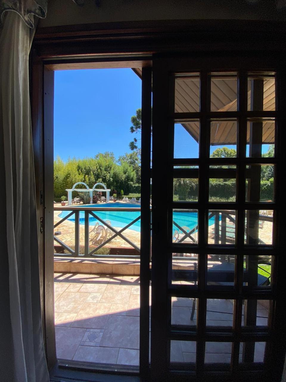 Quarto Twin com Vista Piscina