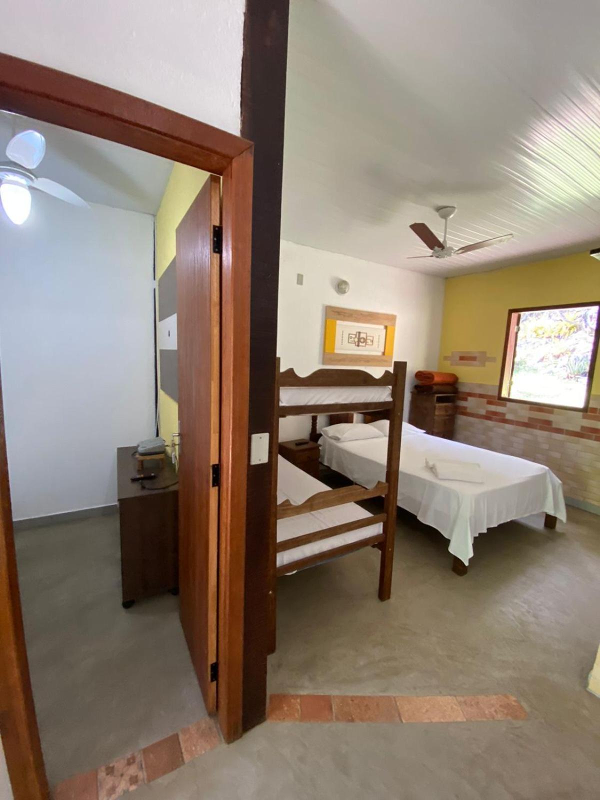 Quarto Quádruplo Económico com Casa de Banho Partilhada