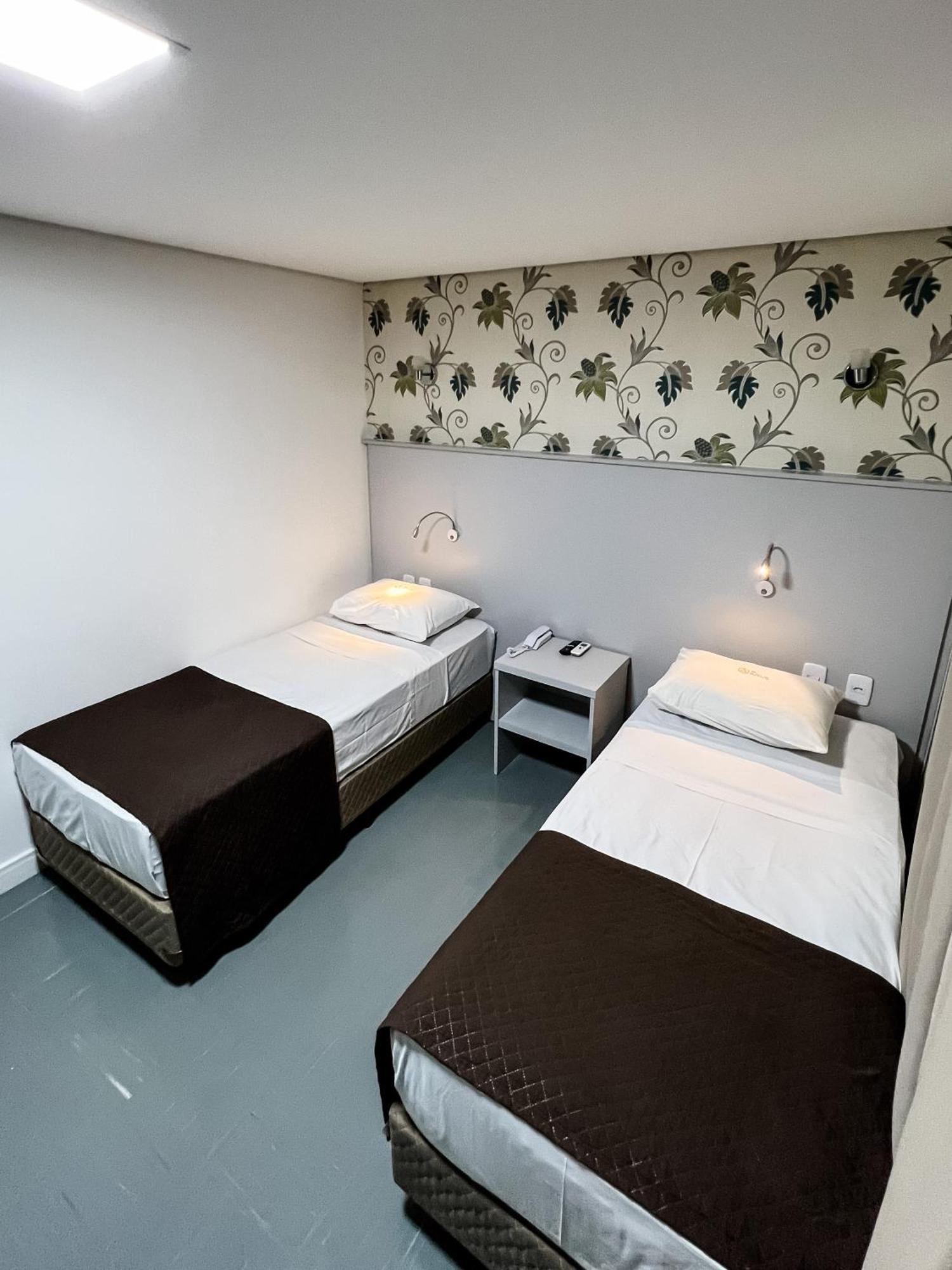 Quarto Twin Standard