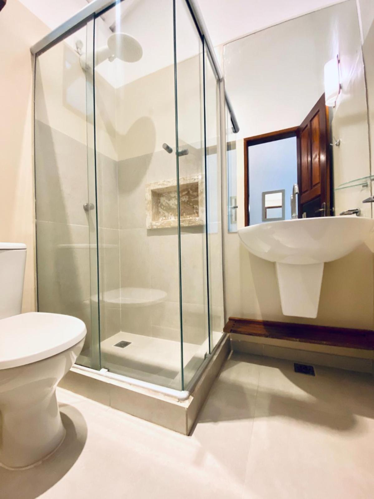 Quarto Triplo com Vista Piscina