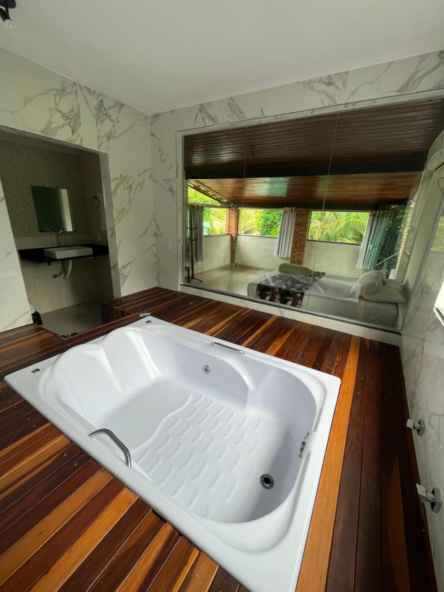 Suite Queen com Banheira de Hidromassagem
