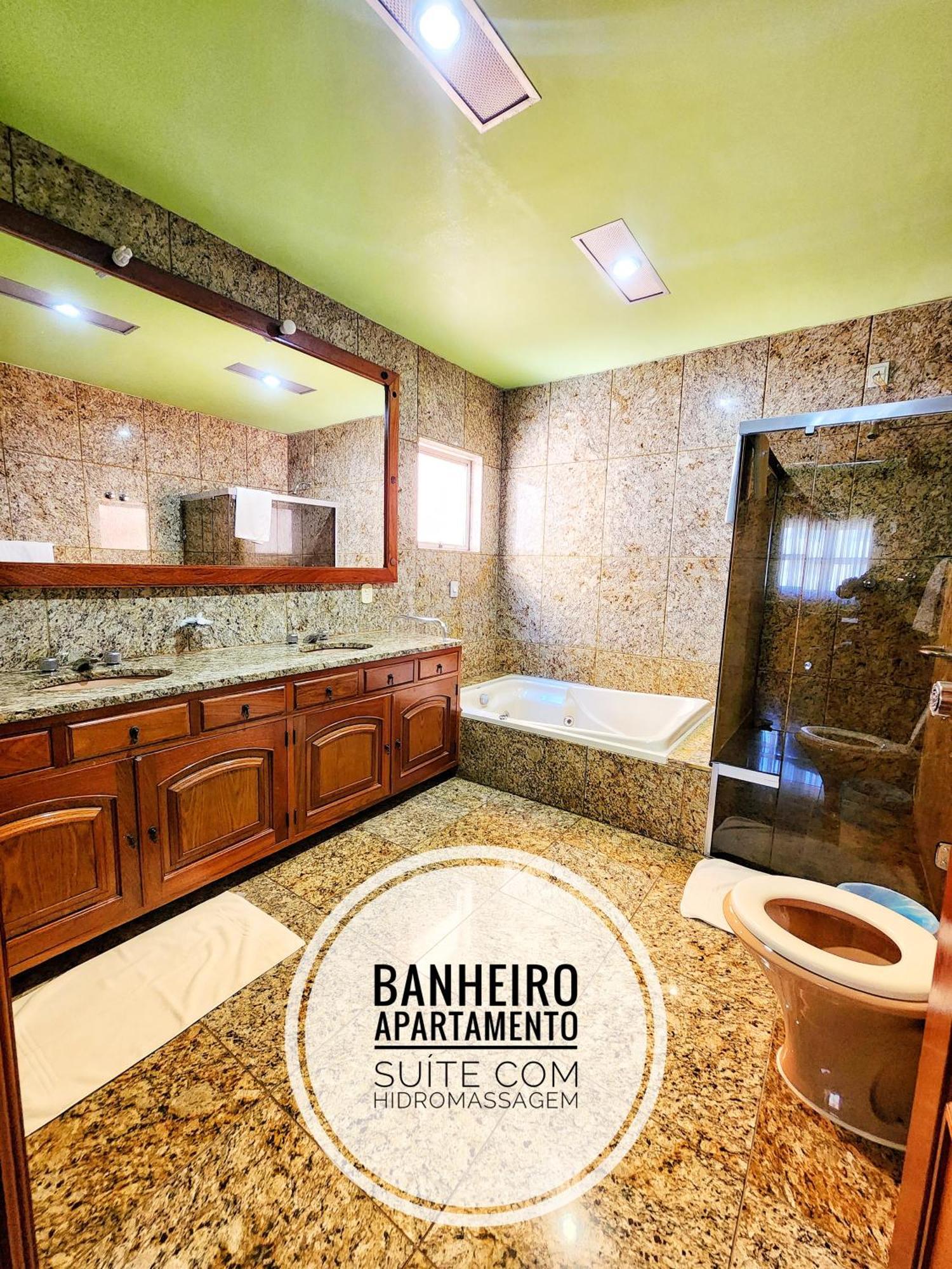 Suite King com Banheira de Hidromassagem