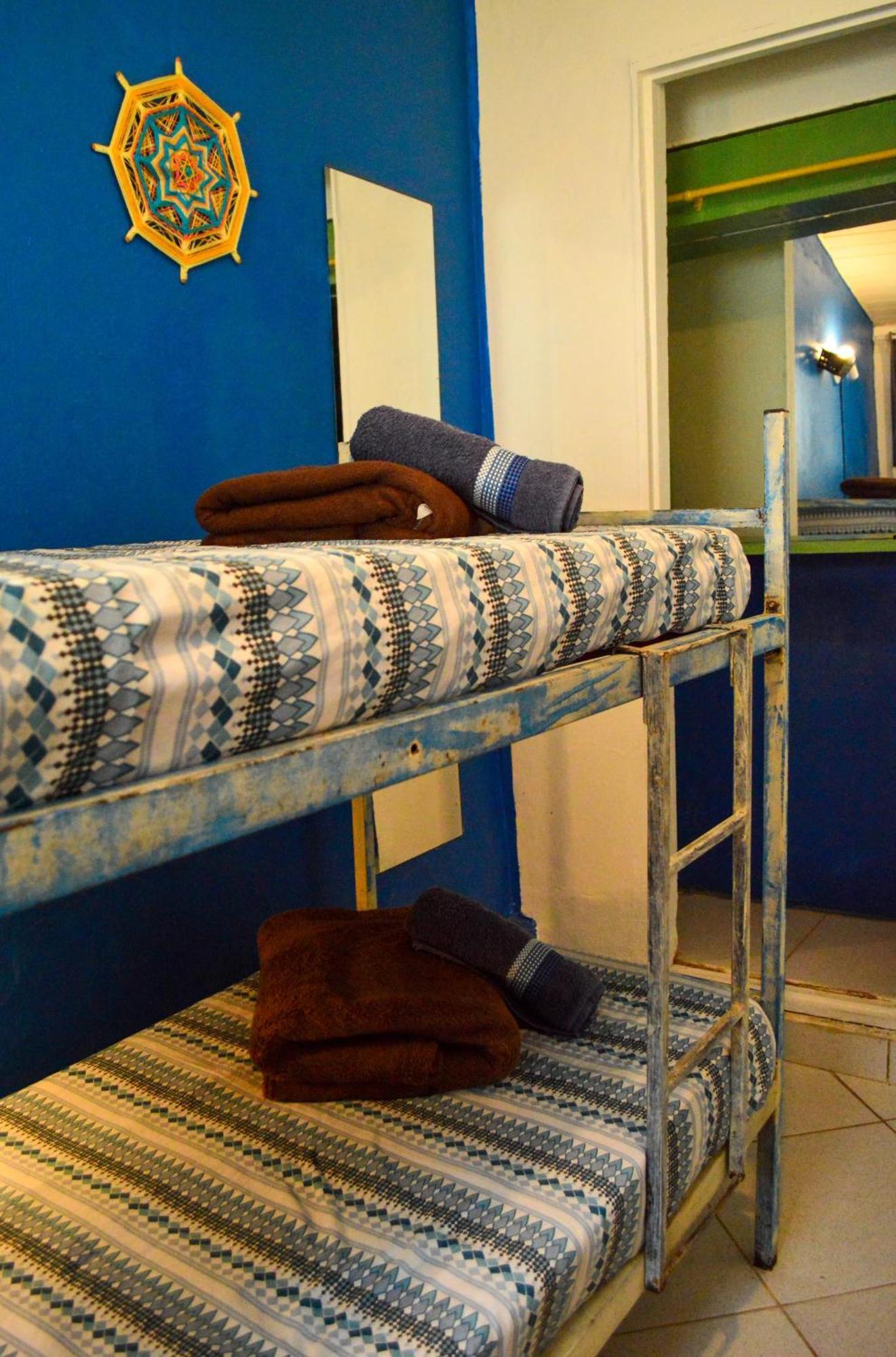 Quarto Duplo Económico com Beliches