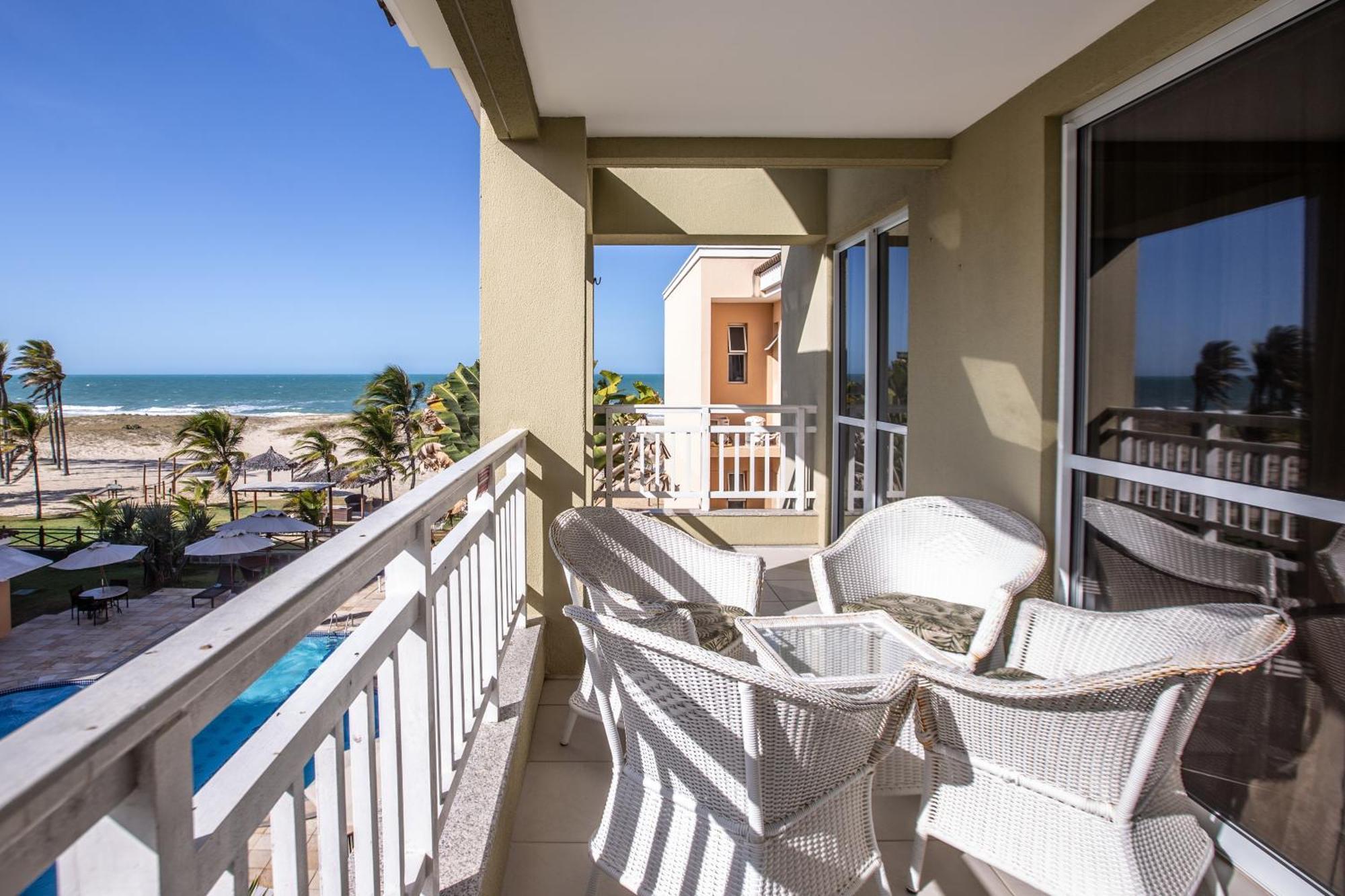 Apartamento com 2 Quartos e Vista Mar Parcial