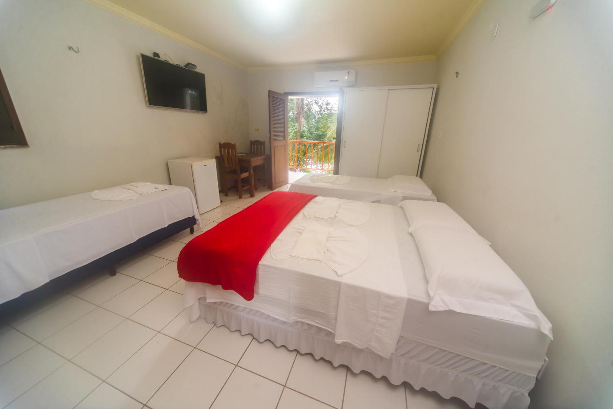 Quarto Triplo com Vista Lago