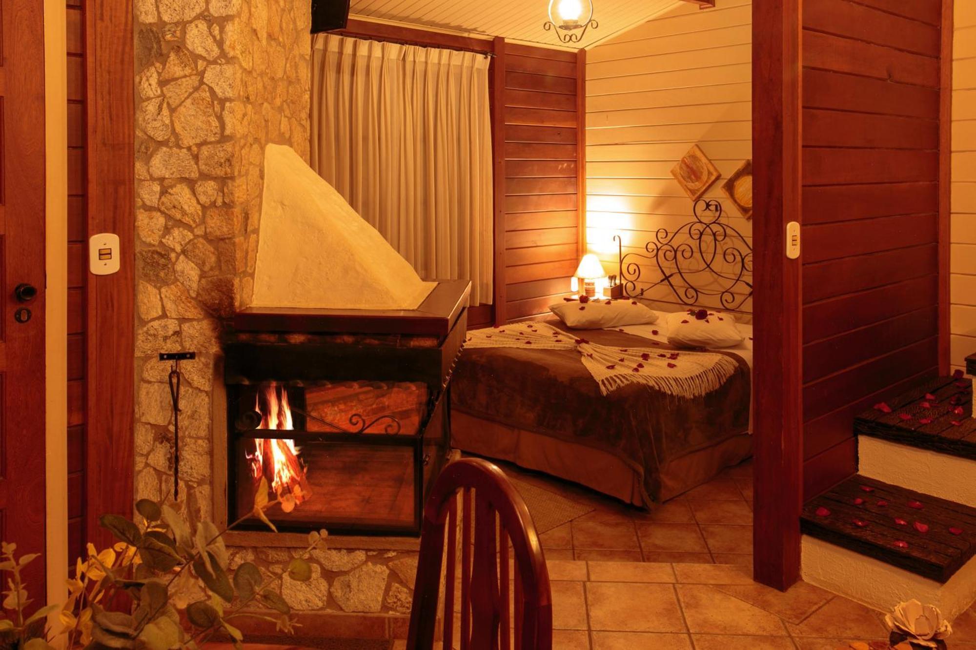 Deluxe Chalet,1555867786:JPEG