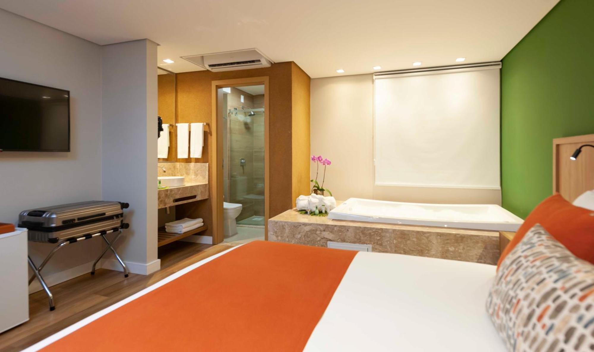 Quarto Luxo com Banheira de Hidromassagem