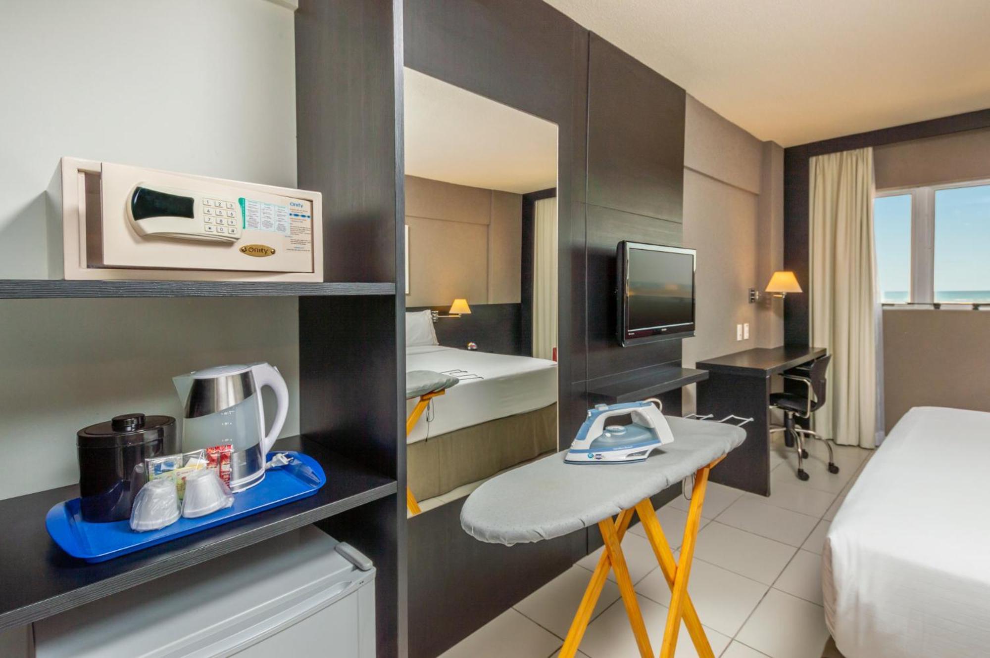 Habitación con cama extragrande.