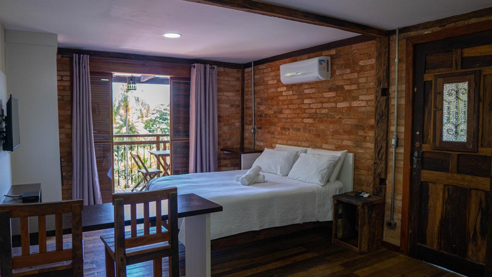 Quarto Duplo com Vista Piscina
