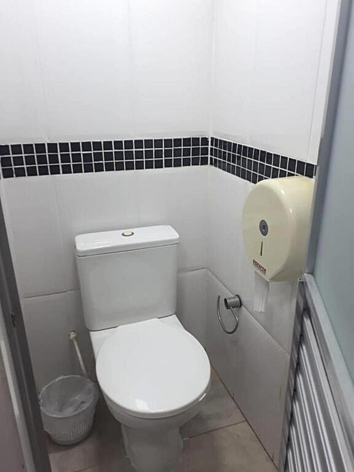 Quarto Triplo Básico com Casa de Banho Partilhada