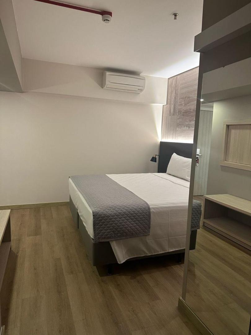 Quarto com Cama King-size - Acesso a Pessoas com Mobilidade Condicionada