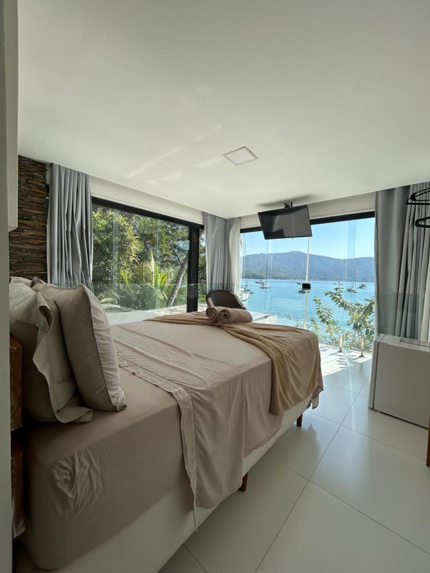 Quarto Triplo Superior com Vista do Mar