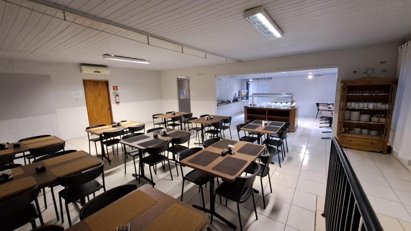 Quarto Quádruplo Económico com Camas Individuais e sem Frigorífico
