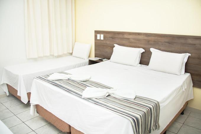 Quarto Triplo com Banheiro