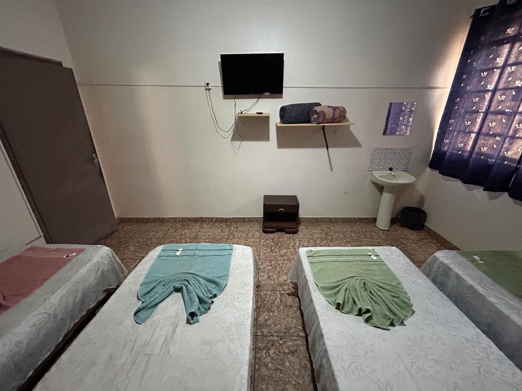 Quarto Quádruplo Económico com Casa de Banho Partilhada
