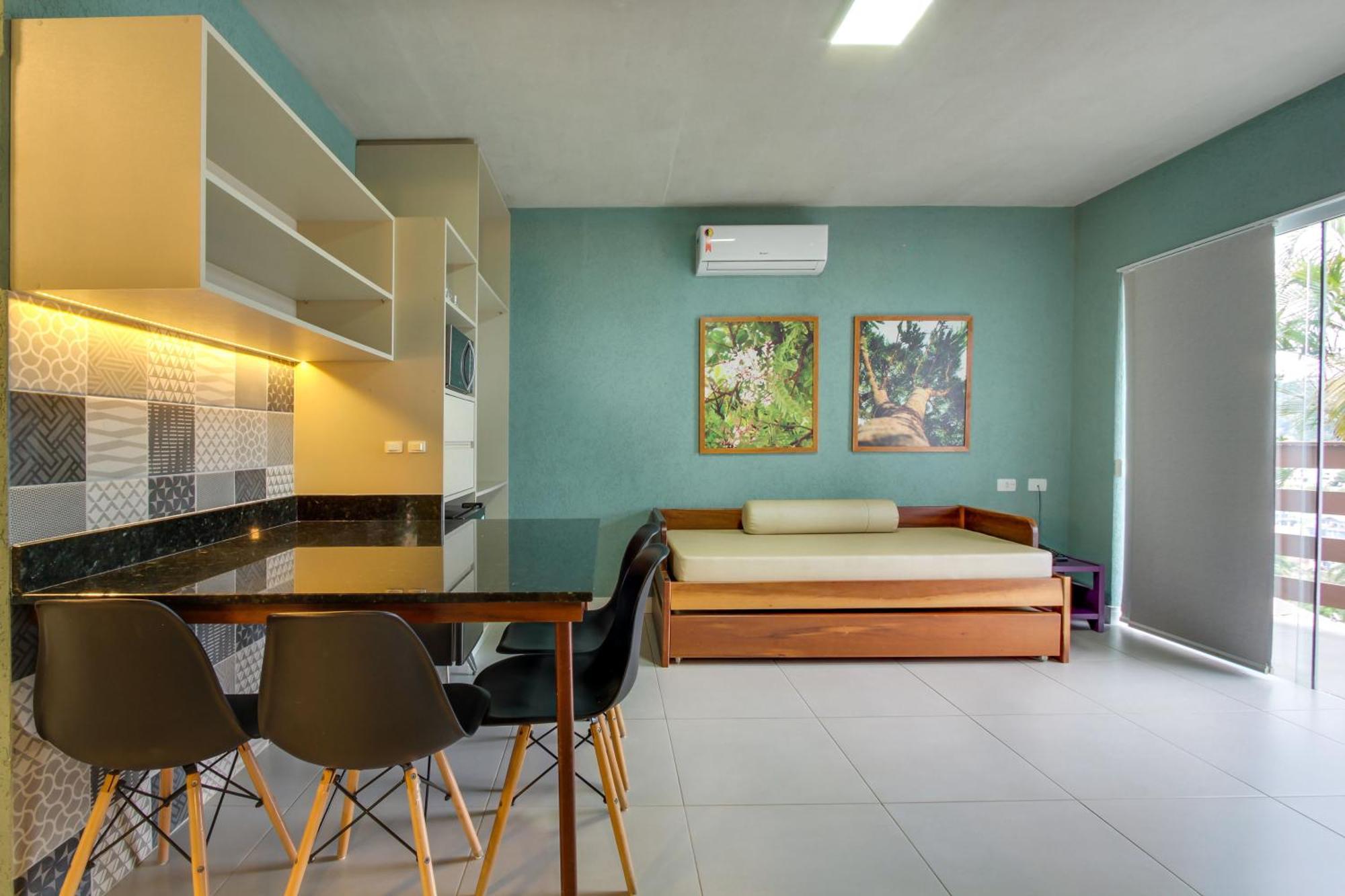 Apartamento com 2 Quartos e Vista Mar